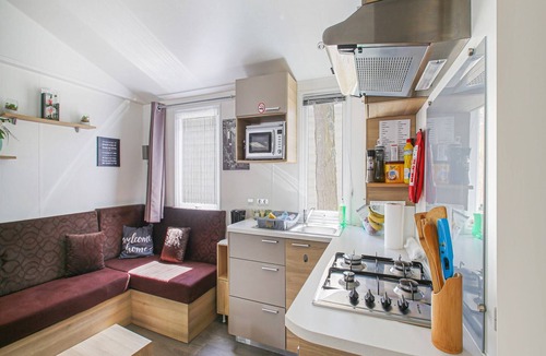 Saint-Jean-de-Monts Ski Chalet | Mobile Home in Saint-Jean near Beach & Pool