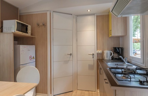 Lavilledieu RV Rental | Mobile Home 'A - 1-4 Pers' with Shared Pool, Private Terrace and Shared Garden