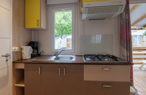 Lavilledieu RV Rental | Mobile Home 'A - 1-4 Pers' with Shared Pool, Private Terrace and Shared Garden