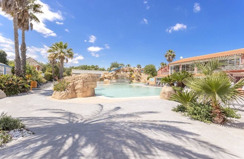 Plage d'Argeles House | Mobile Home at Camping Le Front De Mer – Excludes Camping Fees – Shared Pool & Air Conditioning