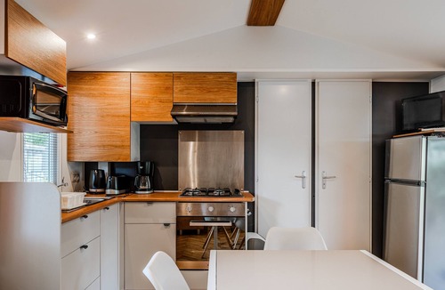 Gastes House | Mobile Home 'Badji': Shared Terrace, Private Garden & Air Conditioning in Gastes