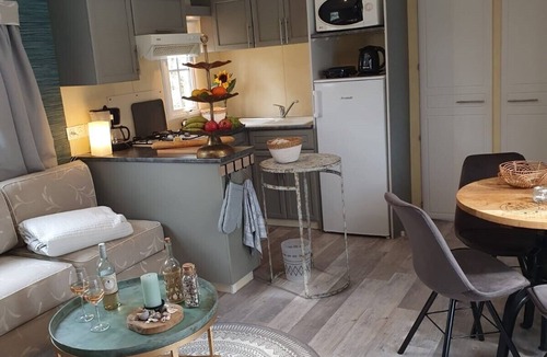 Champs-Romain House | Mobile home Chateau Le Verdoyer *