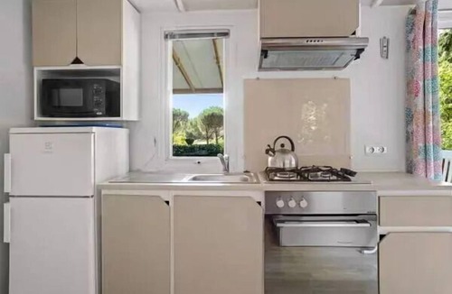 Landevieille House | Mobile Home | Comfort | 2 Bedrooms | 4 Guests | Raised Deck | A/C