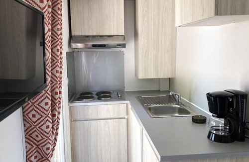 Le Grez House | Mobile home for 4 with terrace at Les Tournesols campground