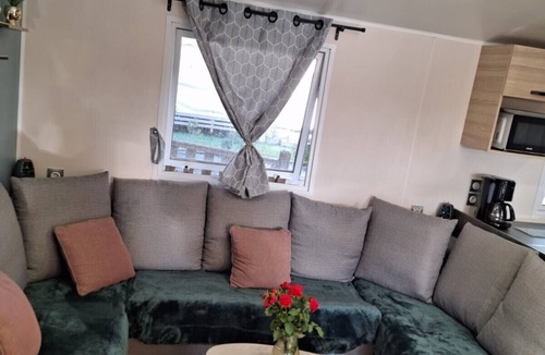 La Cote Radieuse RV Rental | Mobile Home 'Mobil-home Camping Mar Estang' with Lake View, Shared Pool & Air Conditioning