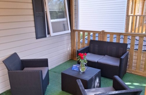 La Cote Radieuse RV Rental | Mobile Home 'Mobil-home Camping Mar Estang' with Lake View, Shared Pool & Air Conditioning