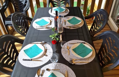 La Cote Radieuse RV Rental | Mobile Home 'Mobil-home Camping Mar Estang' with Lake View, Shared Pool & Air Conditioning