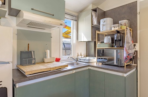 Le Port House | Mobile Home 'Family's Dream P16 La Marina' with Shared Pool, Private Terrace and Air Conditioning