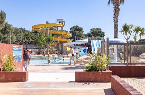 Le Port House | Mobile Home 'Family's Dream P16 La Marina' with Shared Pool, Private Terrace and Air Conditioning