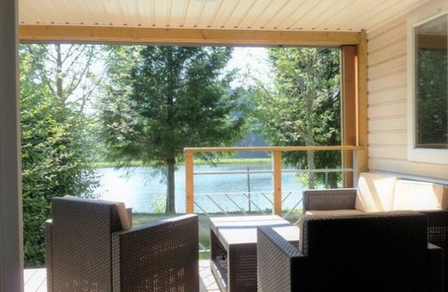 Champagnac-le-Vieux House | Mobile-home 4 pers with bedrooms & garden furniture