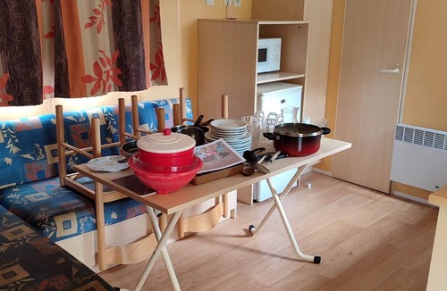 La Tour-dʼAuvergne House | Mobile home with terrace - 4 guests