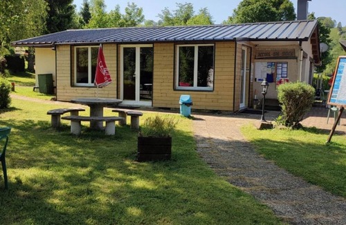 La Tour-dʼAuvergne House | Mobile home with terrace - 4 guests