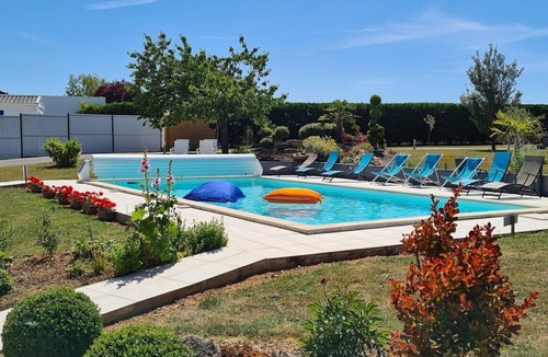 Neuville-de-Poitou House | Mobile Home for 4 Near Futuroscope with Wi-Fi and Air Conditioning