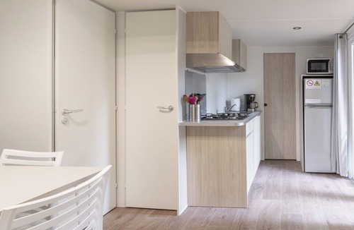 Lavilledieu RV Rental | Mobile Home 'G - 1-6 Pers' with Shared Pool, Private Terrace and Shared Garden