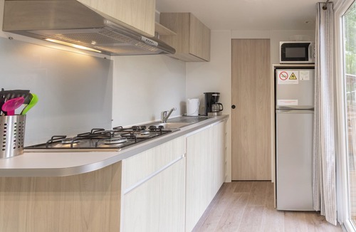 Lavilledieu RV Rental | Mobile Home 'G - 1-6 Pers' with Shared Pool, Private Terrace and Shared Garden