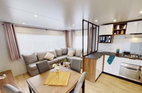 Gastes RV Rental | Mobile Home 'Gastes' with Shared Pool, Private Terrace and Air Conditioning
