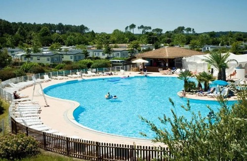 Gastes RV Rental | Mobile Home 'Gastes' with Shared Pool, Private Terrace and Air Conditioning