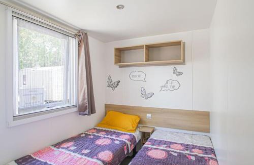 Saint-Jean-de-Monts Ski Chalet | Mobile Home in Saint-Jean near Beach & Pool