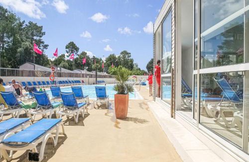Saint-Jean-de-Monts Ski Chalet | Mobile Home in Saint Jean near Sea Beach