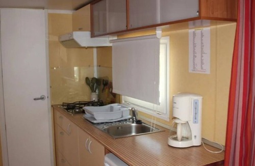 Junas House | Mobile Home in Junas, 24m², 2 Bedrooms, Private Garden
