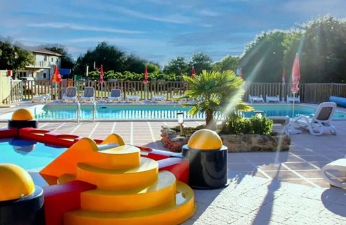 Junas House | Mobile Home in Junas, 24m², 2 Bedrooms, Private Garden