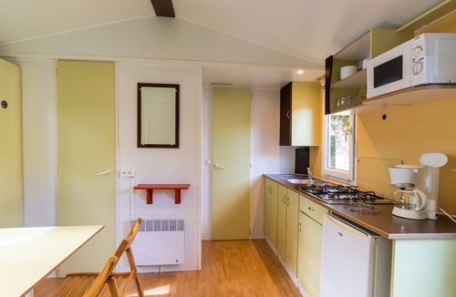 Saint-Pompont House | Mobile Home 'Le Chene' with Shared Pool, Private Terrace and Private Garden