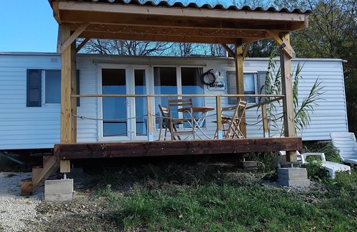 Bourg-de-Visa House | Mobile Home “Le Cottage du Lavoir” with Pool, Shared Terraces and Garden