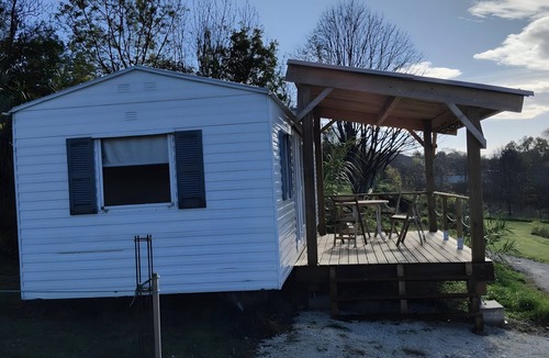 Bourg-de-Visa House | Mobile Home “Le Cottage du Lavoir” with Pool, Shared Terraces and Garden