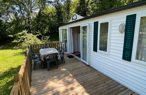 Saint-Pompont House | Mobile Home 'Le Cocon' with Shared Pool, Private Terrace and Wi-Fi