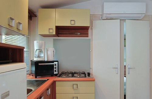 Angles RV Rental | Mobile Home "Le Marie Elodie 85" with 2 Shared Pools, Private Terrace & Wi-Fi