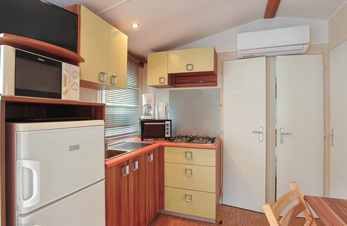Angles RV Rental | Mobile Home "Le Marie Elodie 85" with 2 Shared Pools, Private Terrace & Wi-Fi