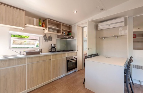 Carry-le-Rouet RV Rental | Mobile Home 'Lou Soleil 80' with Shared Pool, Wi-Fi and Air Conditioning