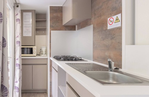 Lavilledieu RV Rental | Mobile Home 'Mobil-home Confort B - 1-4 Pers' with Shared Pool