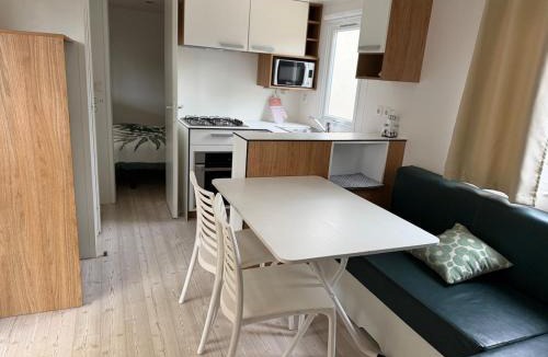 Vezenobres Apartment | Mobile home on a secure property