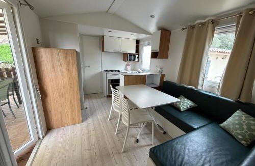 Vezenobres Apartment | Mobile home on a secure property