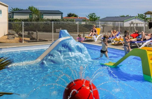 Brem Sur Mer House | Mobile home pet friendly - 6 guests