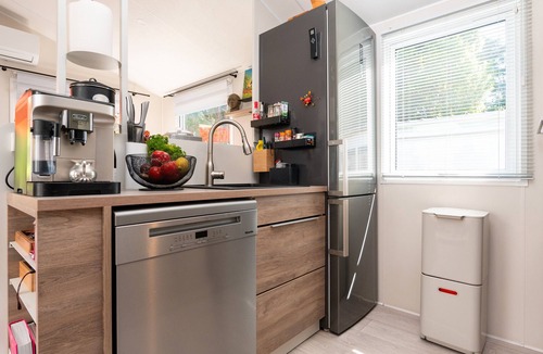 Erdeven House | Mobile Home 'Premium' with Shared Pool, Wi-Fi and Air Conditioning