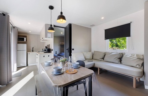 Saint-Gervais House | Mobile Home “Riviera 48” with Shared Pool, Communal Terrace and Wi-Fi