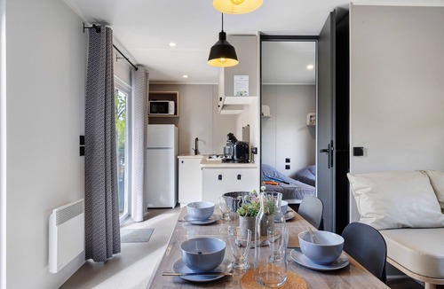 Saint-Gervais House | Mobile Home “Riviera 48” with Shared Pool, Communal Terrace and Wi-Fi