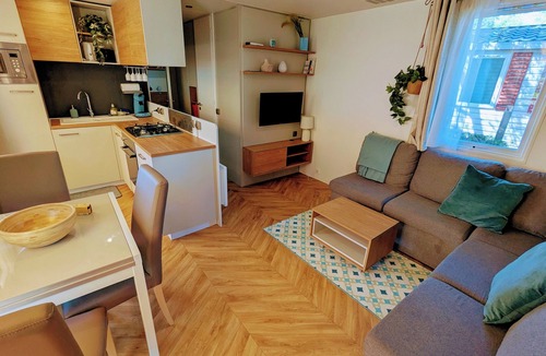 Perols House | Mobile home under the pines, Camping 4*Lac des Rêves, by the pond