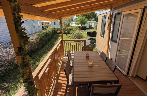 Perols House | Mobile home under the pines, Camping 4*Lac des Rêves, by the pond