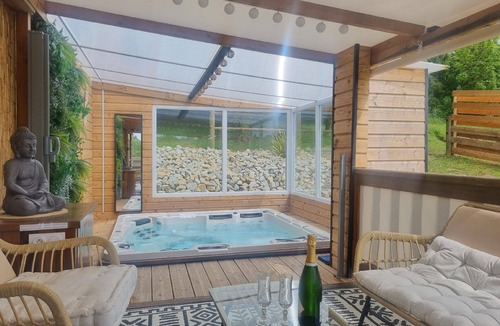 Anneville-sur-Scie Apartment | Mobile home with private top-of-the-range Jacuzzi