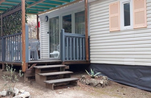 Sournia House | Mobile Home with Jacuzzi for 4 People and Terrace