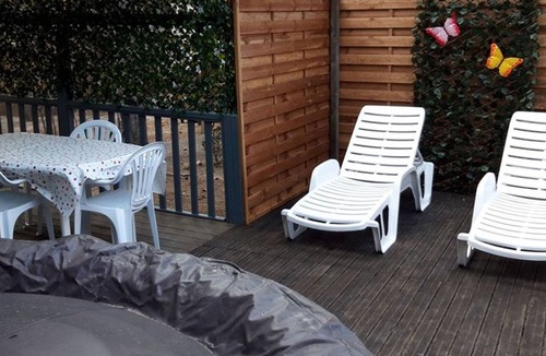 Sournia House | Mobile Home with Jacuzzi for 4 People and Terrace