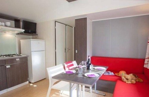 Moncrabeau House | Mobile Home with Terrace for 4 People