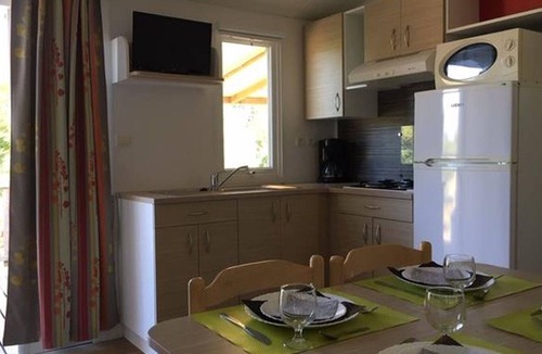 Puyravault House | Mobile home with terrace in Puyravault