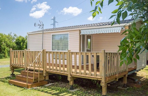 Puyravault House | Mobile home with terrace in Puyravault