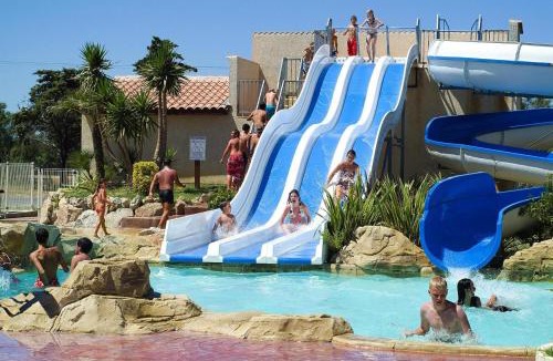 Les Cabanes de Fleury House | Mobile home with terrace at Domaine Les Mûriers, Vendres-Plage