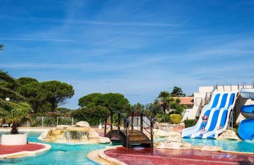 Les Cabanes de Fleury House | Mobile home with terrace at Domaine Les Mûriers, Vendres-Plage