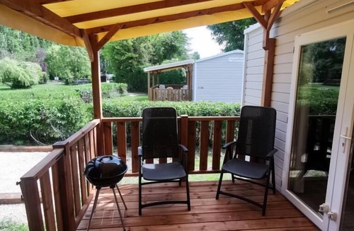 Ivry-la-Bataille Apartment | Mobilhome 6 pers Air-conditioned/tv/wifi 3* campsite